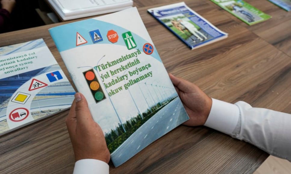 Awtomobil mekdepleriniň birleşiginiň Mary welaýat şahamçasy sürüjilik okuwlaryna çagyrýar