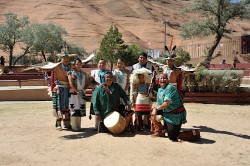 Türkmenistanda Zuni tansçylary köpçülik üçin açyk konsertler we amaly sapaklar bilen çykyş ederler