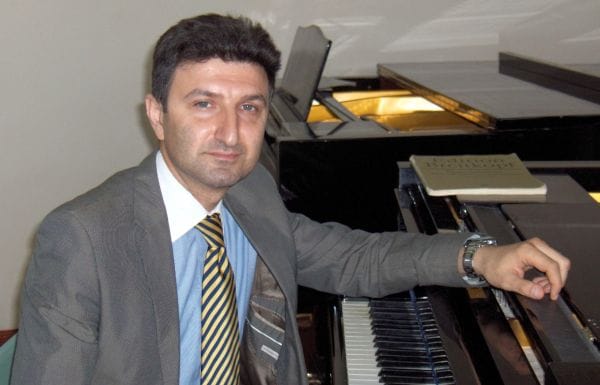 Пианист Владимир Мкртумов дает заключительный концерт цикла "Все сонаты Бетховена"