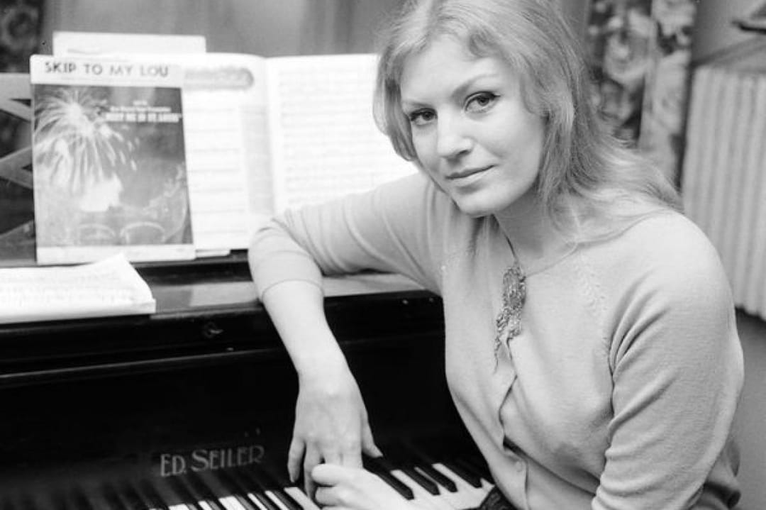 Старая фотография напомнила о гастролях Анны Герман в Ашхабаде