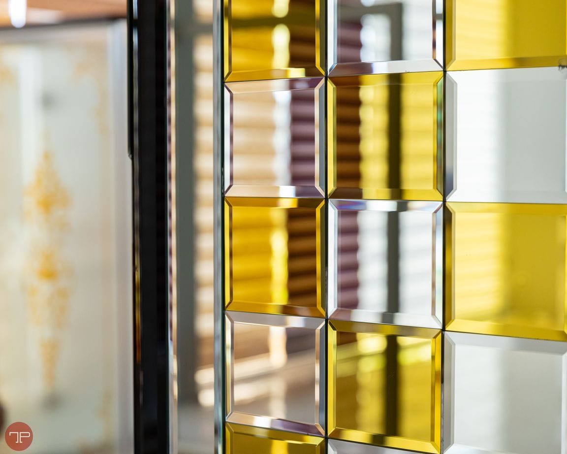 How to transform kitchen with glass decor elements