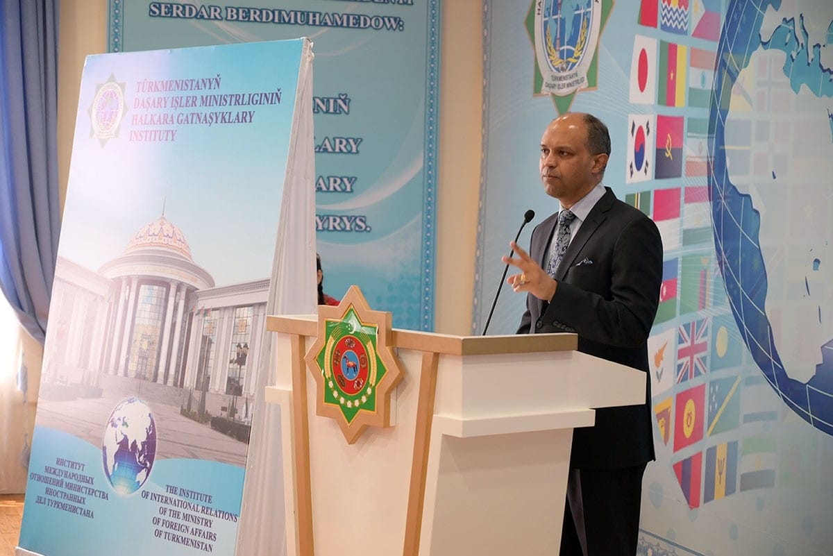 «Йога: ваш путь к целостному здоровью» – Посол Индии в Туркменистане Видху Питхамбаран Наир