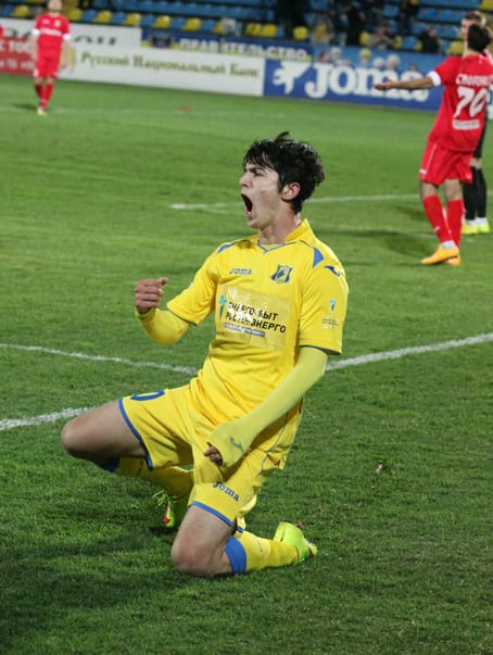 Woleýbolçy bolup bilmedik futbolçy ýa-da ýaş futbol ýyldyzy Serdar Azmun bilen soňlanmadyk söhbetdeşlikden parçalar