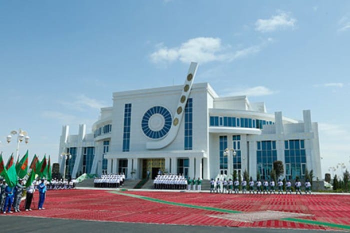 В Ашхабаде открыта еще одна ледовая арена