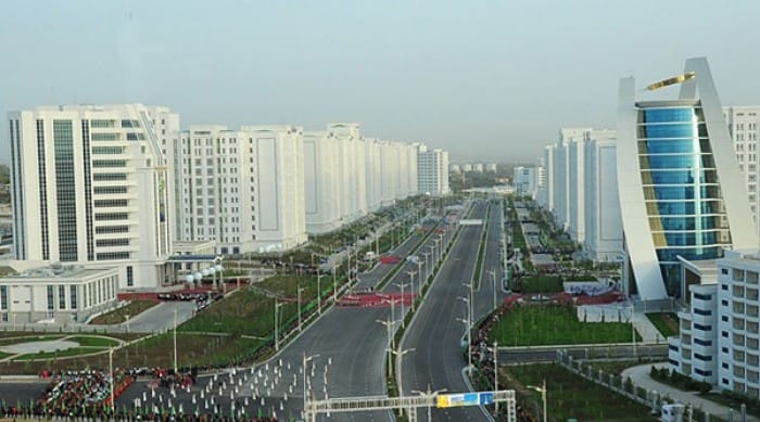 В Ашхабаде состоялось открытие реконструированного участка проспекта Атамырата Ниязова