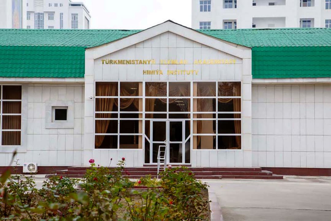 В Туркменистане разработали универсальное жидкое удобрение для теплиц