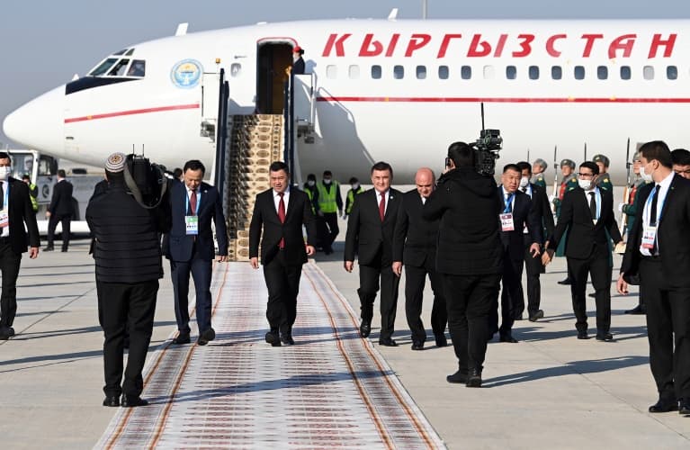 Жапаров прибыл в Туркменистан для участия в XV саммите ОЭС