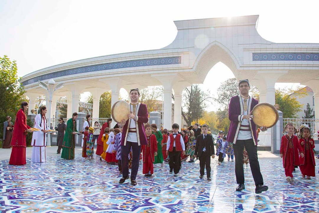 В ашхабадском парке «Ташкент» состоялся концерт мастеров искусств Узбекистана