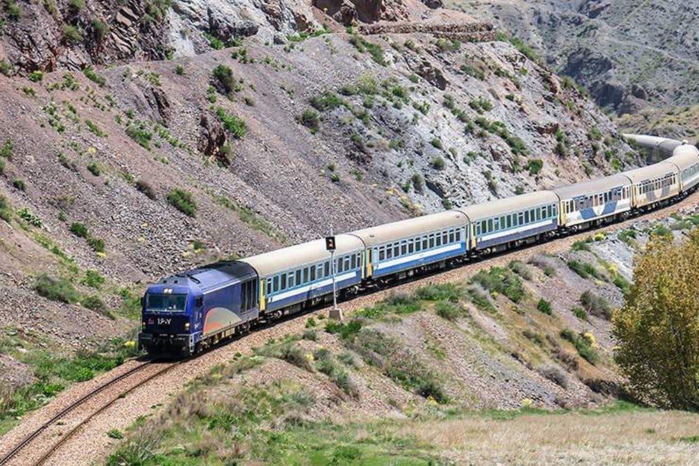 Eýran Mary şäherine demir ýol gatnawyny ýola goýmagy meýilleşdirýär