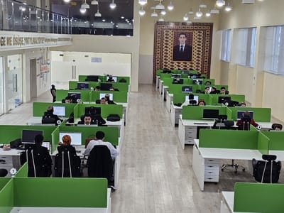 В Ашхабаде для педагогов и студентов вузов прошли соревнования Capture the Flag