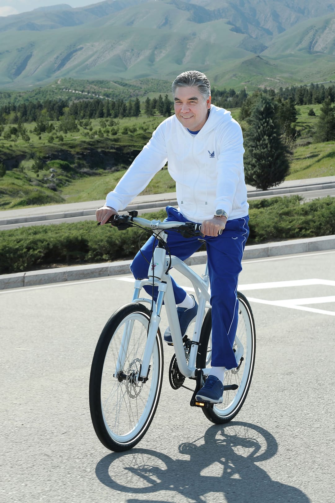 Türkmenistanyň Prezidenti 20 kilometrlik welosipedli gezelenji amala aşyrdy