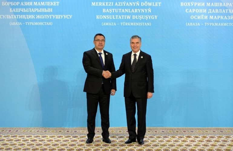 Президенты Туркменистана и Кыргызстана провели встречу в Авазе