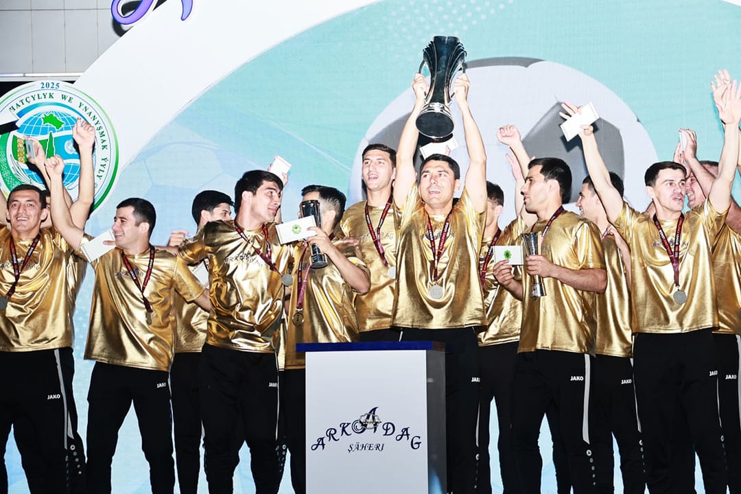 Президент Туркменистана поздравил «Аркадаг» с победой в Лиге вызова АФК