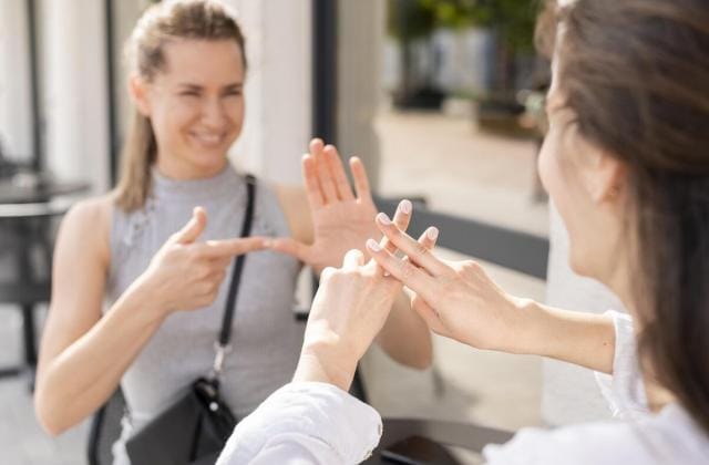 Ispaniýaly zenan maýyplyk pensiýasyny almak üçin 16 ýyl «lal» boldy