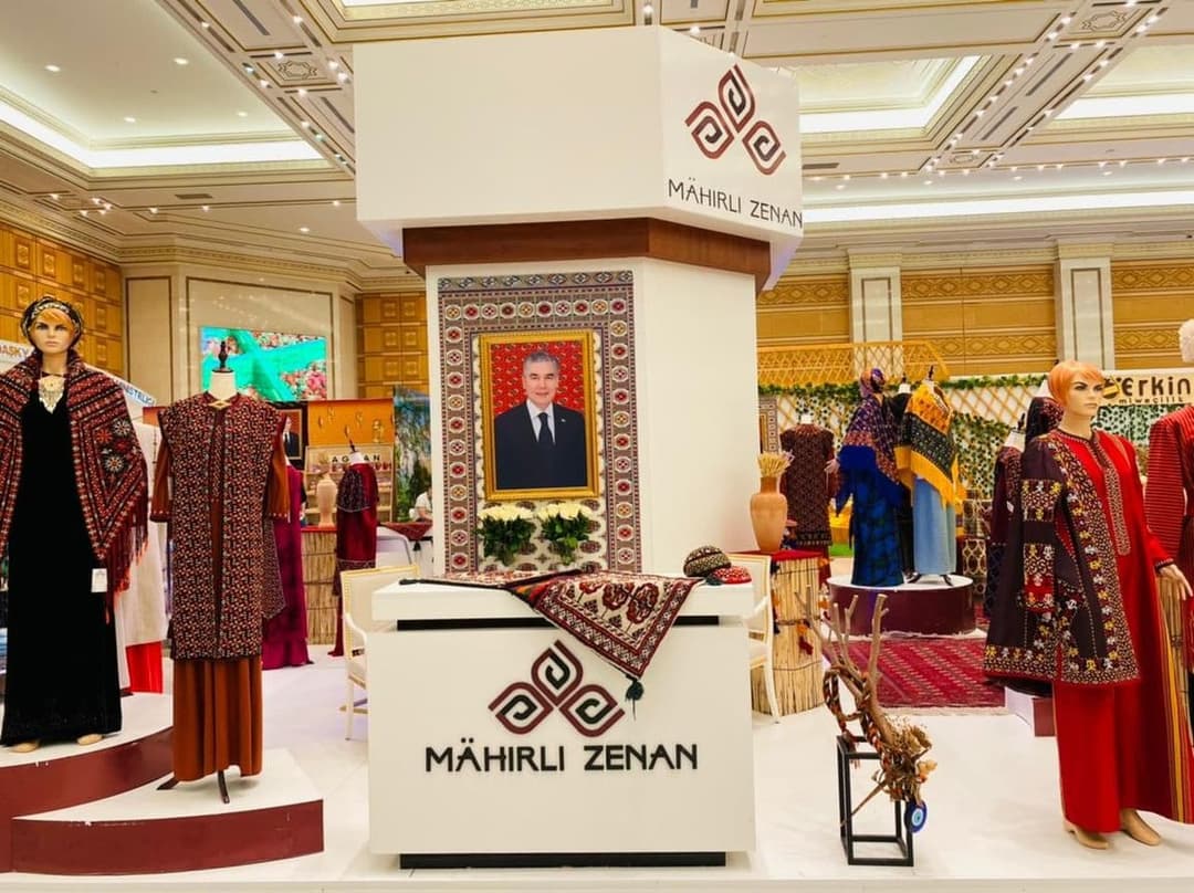Дом моды Mähirli Zenan представил на выставке новые модели одежды