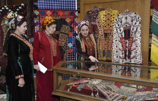 К Международному женскому дню в Государственном музее Туркменистана открылась выставка