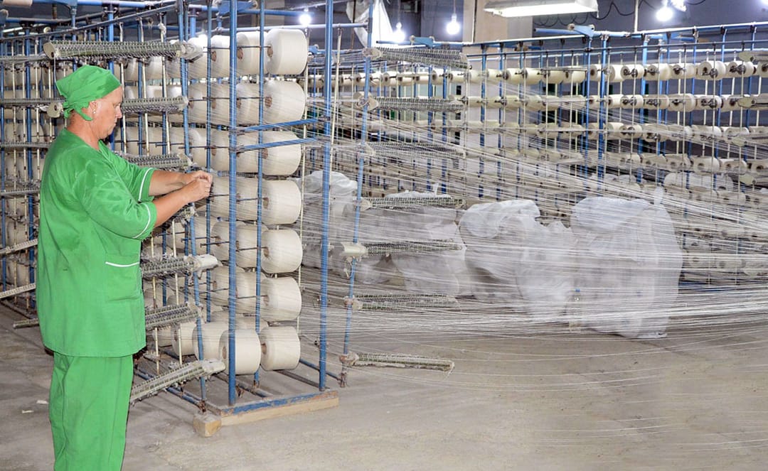 Шёлковое предприятие на востоке Туркменистана увеличивает темп производства