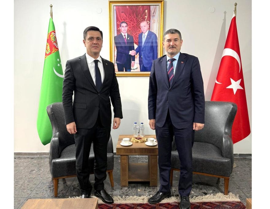 Посол Туркменистана встретился с главным советником Президента Турции