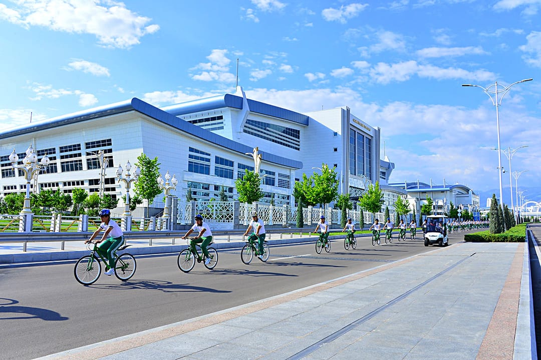 Самый продолжительный велосипедный парад по одной линии в Ашхабаде попал в Книгу рекордов Гиннесса