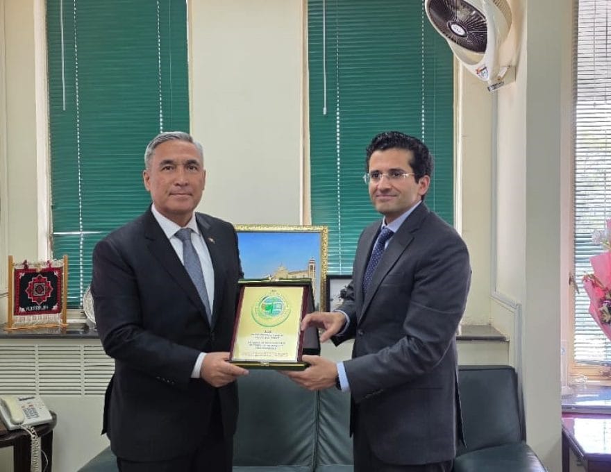 Türkmen diplomaty Pakistanyň federal nebit ministri bilen duşuşdy