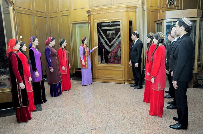 Урок в музее проведен для будущих ювелиров Туркменистана