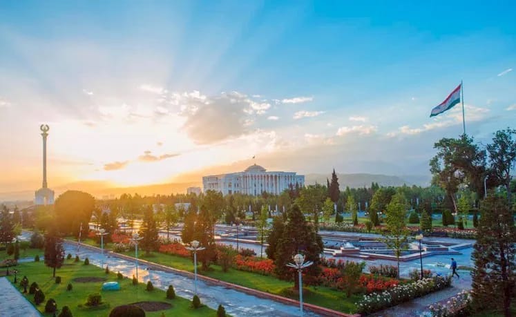 Президент Туркменистана прибыл с рабочим визитом в Таджикистан