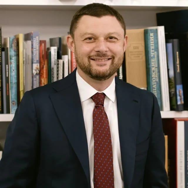 Участников фестиваля искусств «Звуки дутара» поздравил Василий Церетели