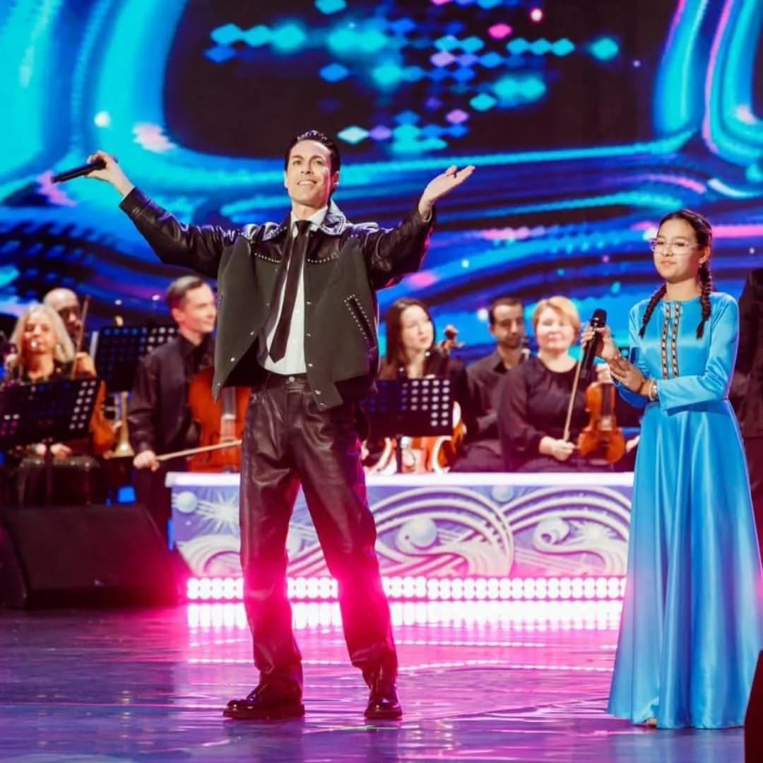 Юная туркменская вокалистка спела дуэтом с Марком Тишманом на фестивале «Белая трость»