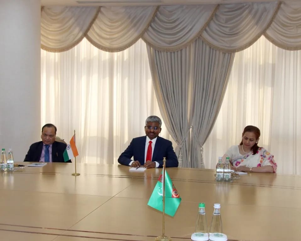 Новый посол Индии в Туркменистане Бандару Вилсонбабу вручил копии верительных грамот