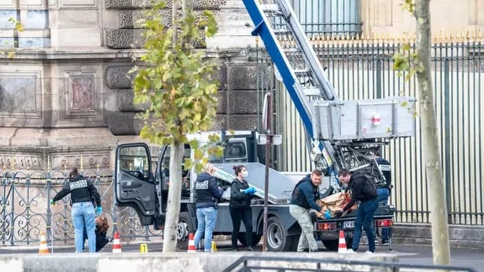 Во Франции арестованы двое подозреваемых в ограблении Лувра