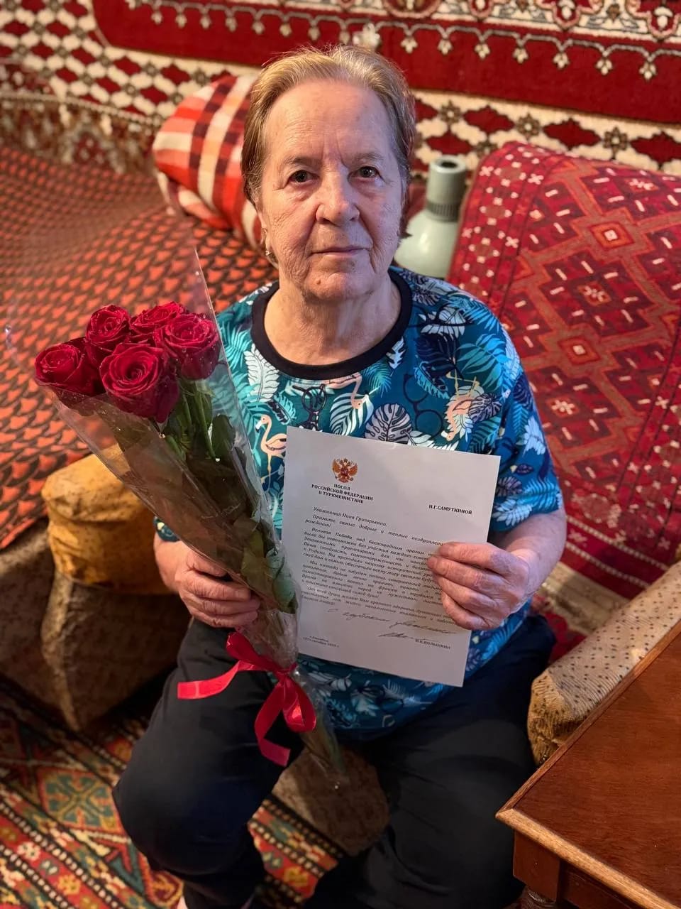 Российские дипломаты поздравили с 94-летием ветерана ВОВ в Ашхабаде