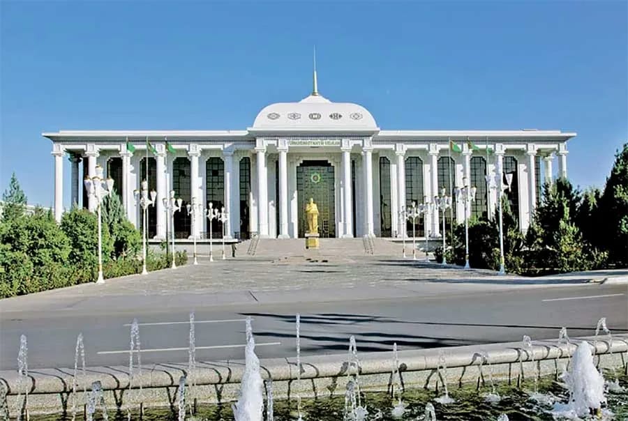 Президент Туркменистана направил проект госбюджета на 2026 год в парламент