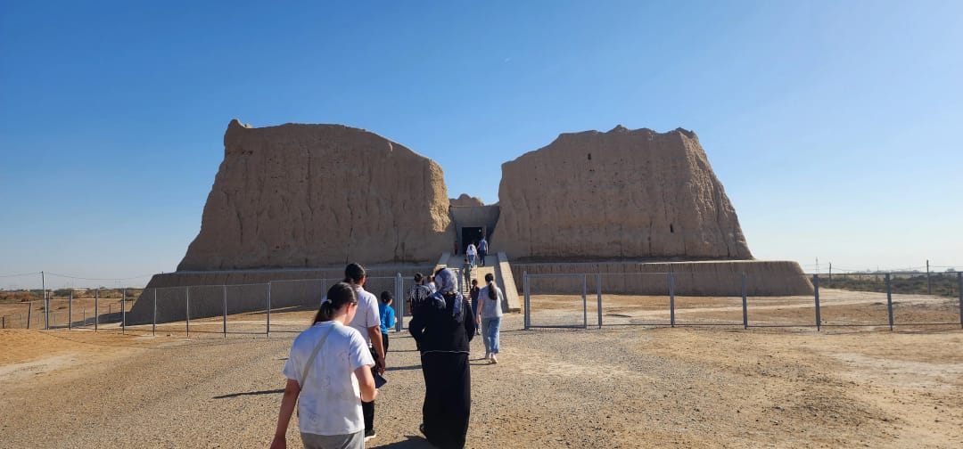 Паломники из Ашхабада посетили древний христианский храм в Марыйском велаяте