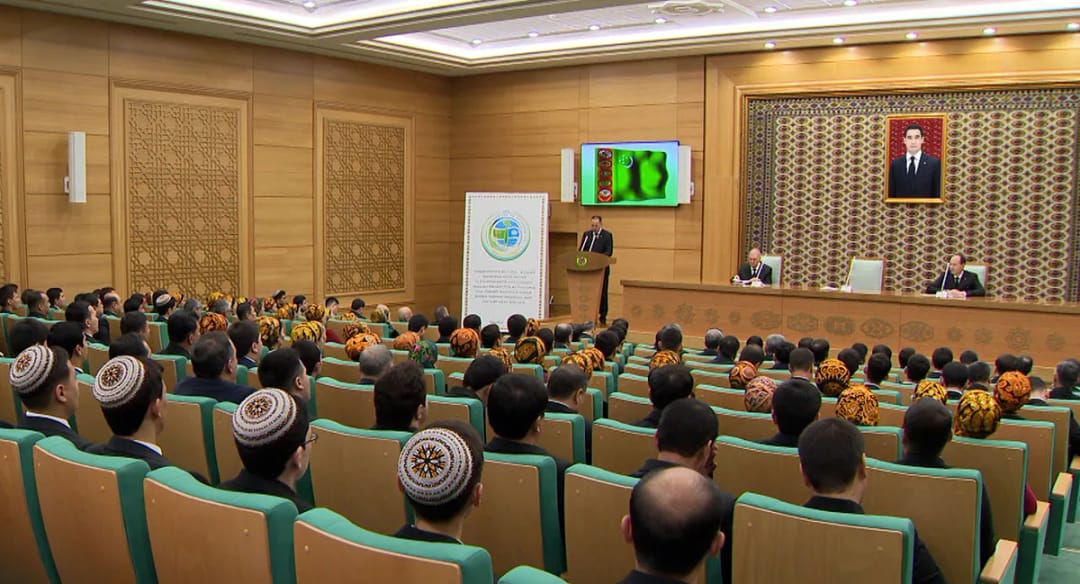 В Ашхабаде состоялась конференция, посвященная 32-летию туркменского маната