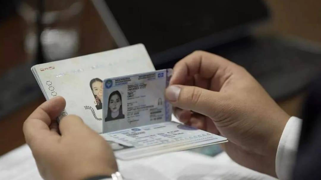 В Кыргызстане начали выдавать паспорта и ID-карты нового образца