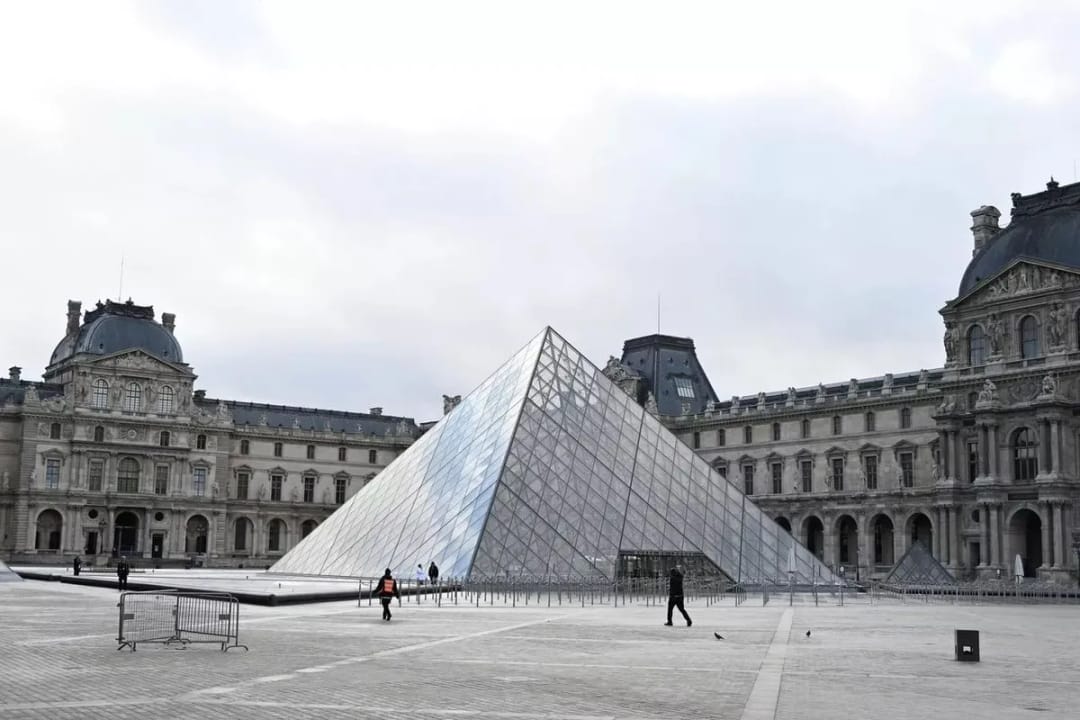 Лувр отказался комментировать данные о пароле LOUVRE в системе видеонаблюдения