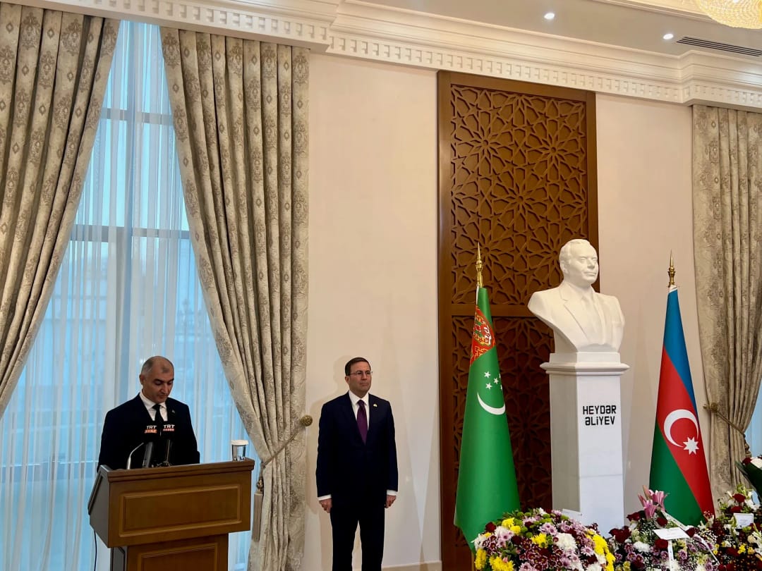 В Ашхабаде отметили День Победы и День Государственного Флага Азербайджана