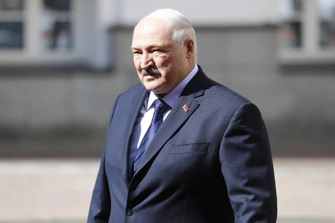 Лукашенко заявил, что не пользуется мобильным телефоном