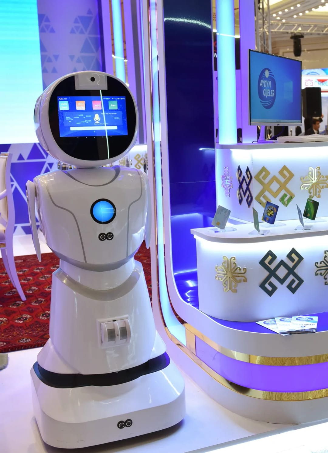 На выставке в Ашхабаде показали роботов, говорящих по-туркменски