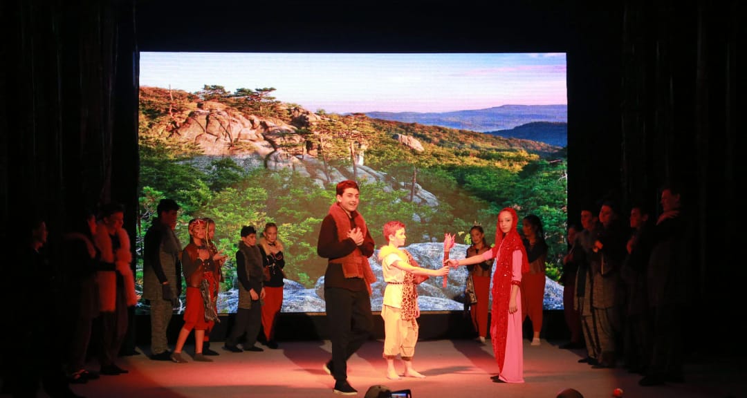 В детском инклюзивном театре Ашхабада состоялась премьера спектакля «Маугли»