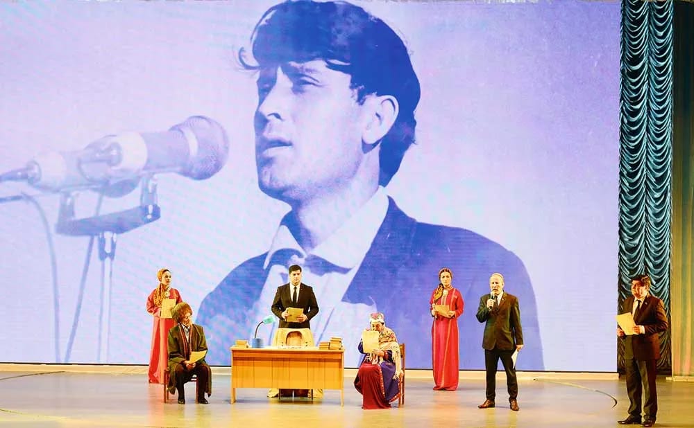 В театре Ашхабада прошел вечер памяти поэта Гурбанназара Эзизова