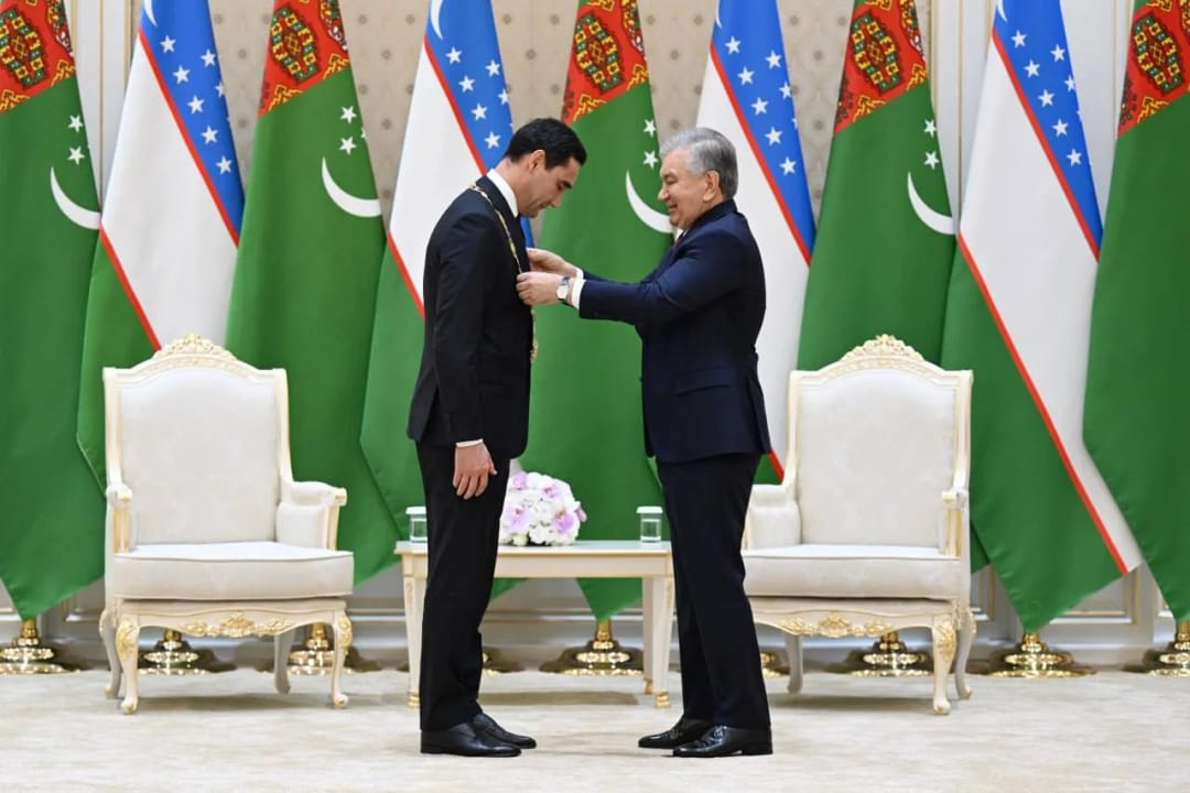 Президенту Туркменистана была вручена высшая государственная награда Узбекистана