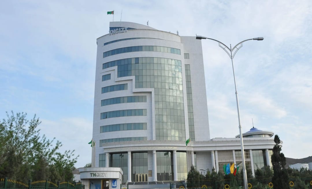 Türkmenbaşydaky nebiti gaýtadan işleýän zawodlar toplumynda 108,6 göterim ösüş gazanyldy