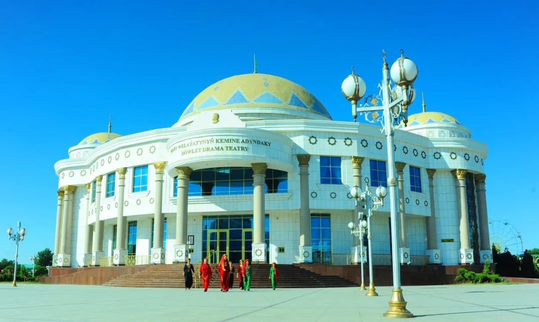 Театр в Туркменистане ставит комедию Проспера Мериме