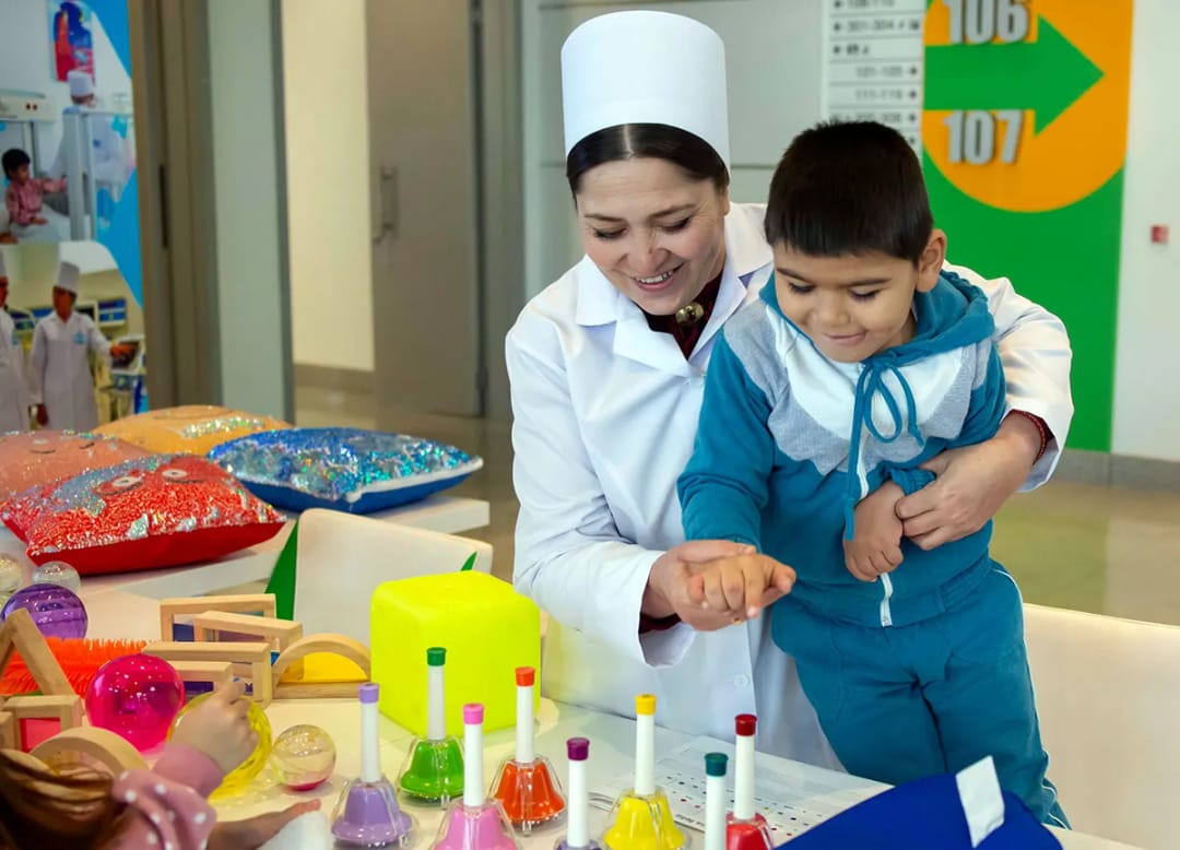 В Туркменистане развивается система детской реабилитации на базе международного опыта