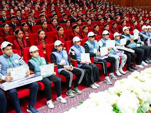 В Туркменистане наградили победителей конкурса по робототехнике