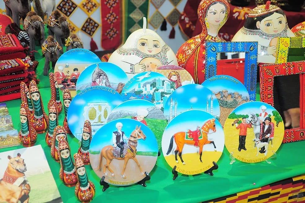 В Туркменистане к юбилею нейтралитета организуют продажу сувениров