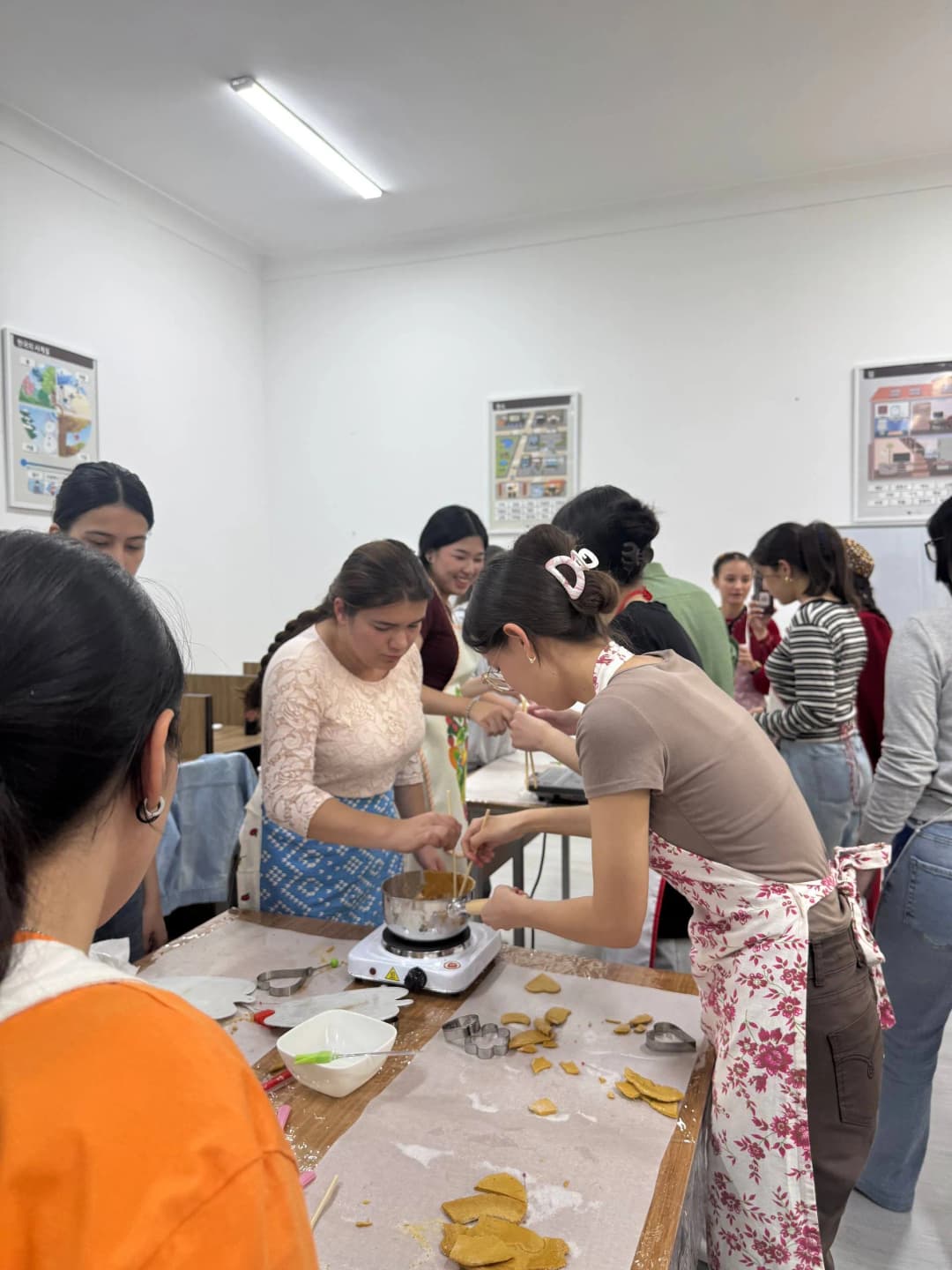 A master class on making the Korean sweet dalgona was held in Ashgabat