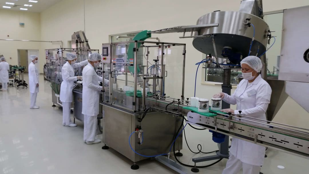 Balkandaky bejeriş palçyklaryny we deňiz duzuny gaplaýan kärhanada saglyk ähmiýetli tebigy serişdeler öndürilýär