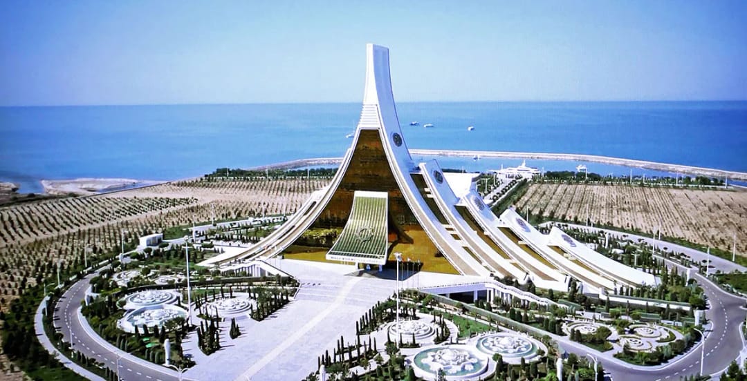 Гурбангулы Бердымухамедов проверил готовность Авазы к конференции о роли женщин